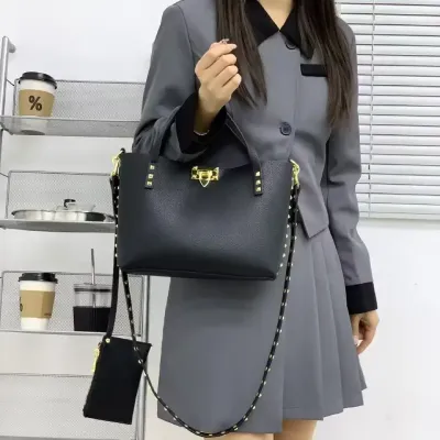 RETRO RIVET LARGE CAPACITY TOTE BAG